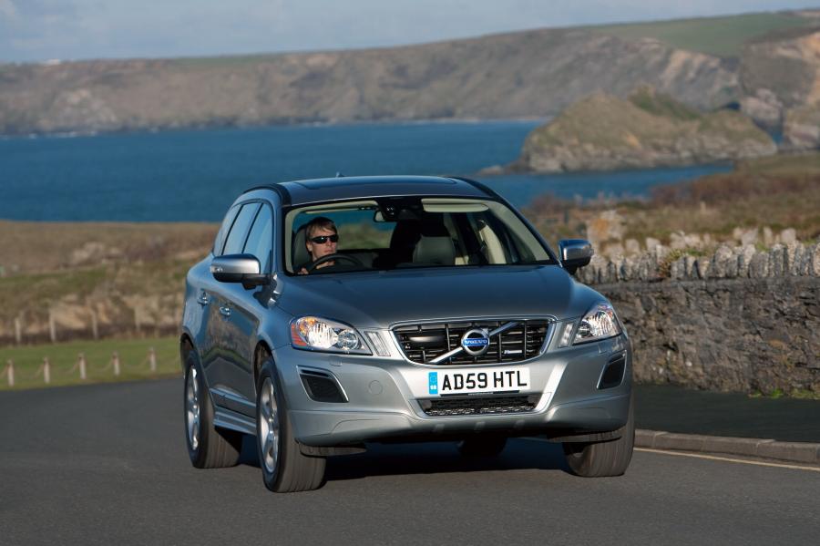  Volvo XC60 R-Design 2010 года  (фото 9 из 12)